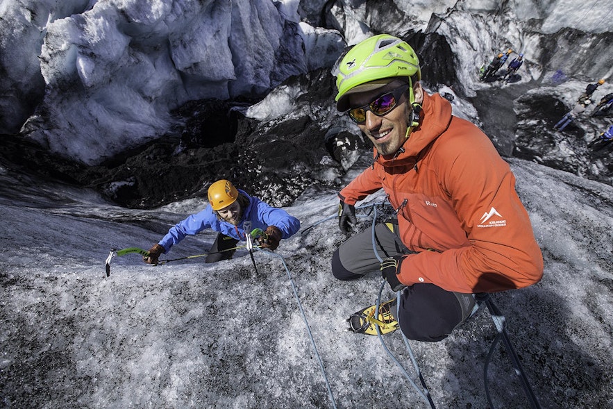 冒険心をくすぐるアイスクライミング体験はソゥルヘイマヨークトル氷河でできる