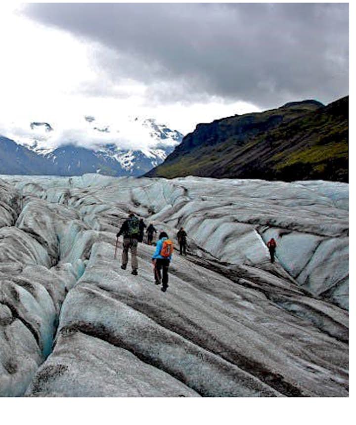 冰島藍冰洞旅行團冰川健行旅行團哪個更好