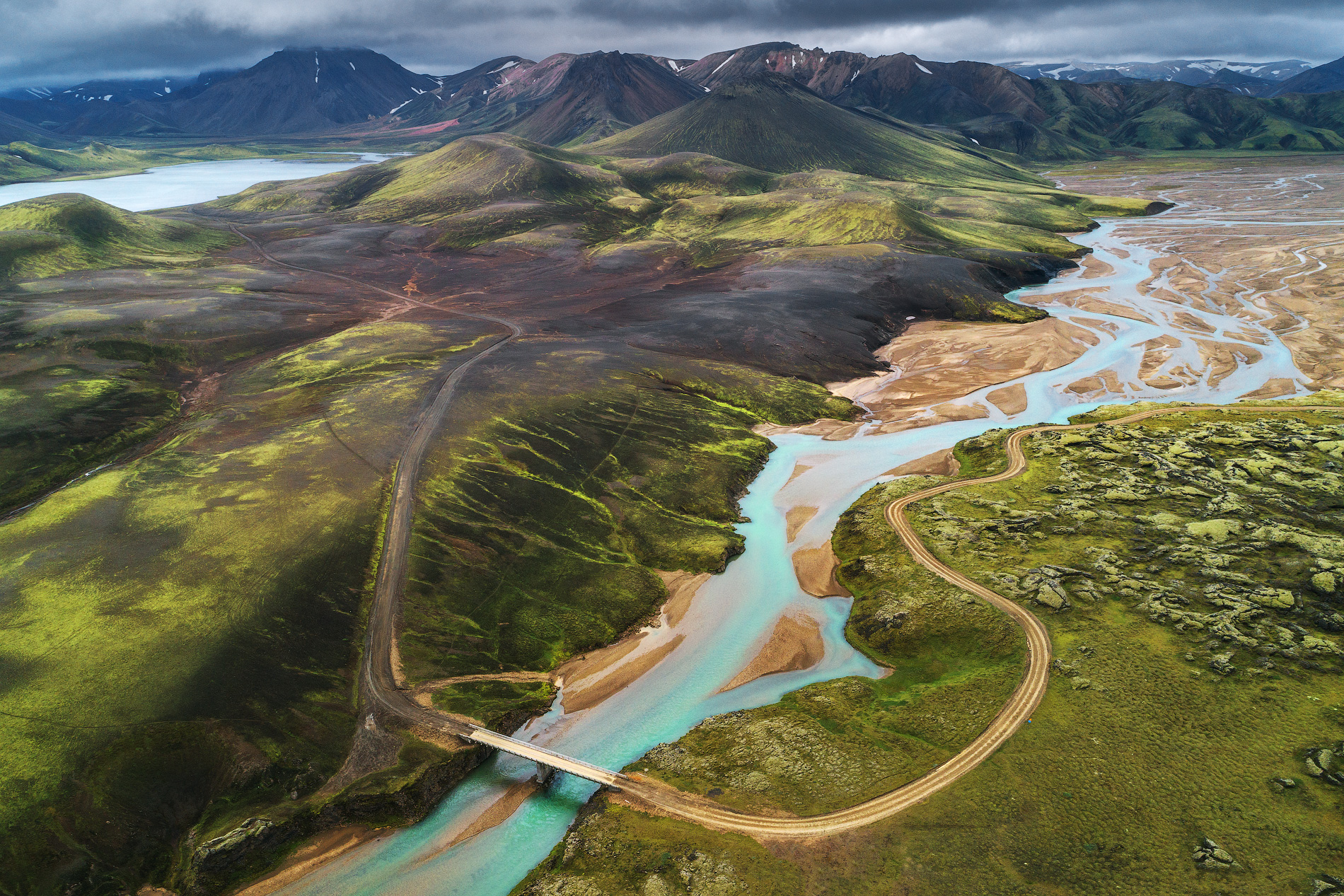 A clear view of the Icelandic Highlands from above.