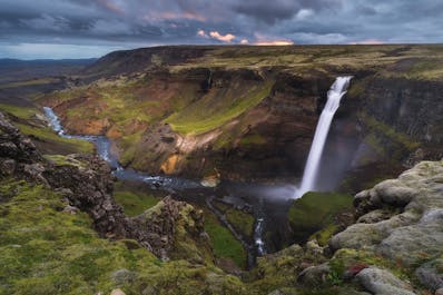 ダイナミックな自然が一面に広がるアイスランドの中央高地、ハイランド
