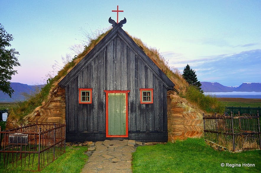 Víðimýrakirkja草顶教堂位于斯卡加峡湾