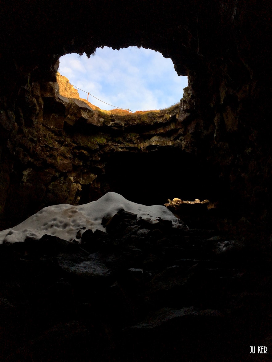Raufarhólshellir : experience an adventure in a lava tunnel !