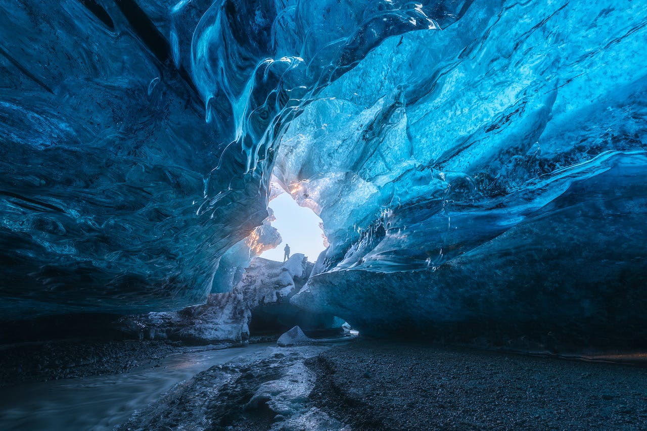 Ice caves are found in few countries, but Iceland is one of them.