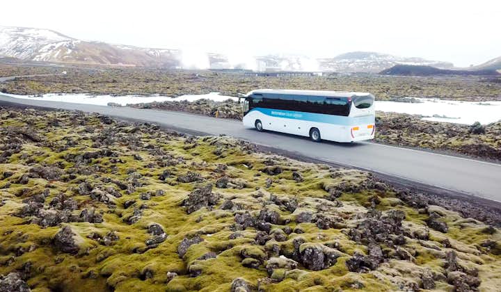 Autobús de ida desde el Aeropuerto de Keflavik a la Laguna Azul (Blue Lagoon)