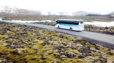 订购这个便宜的单程大巴票从冰岛国际机场前往蓝湖温泉
