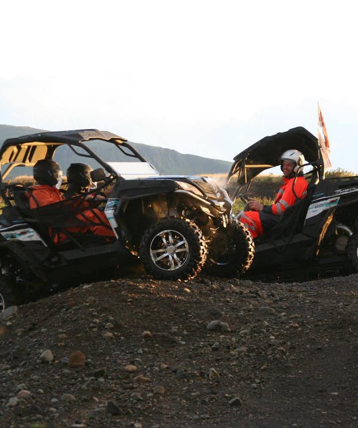 在冰島玩四驅全地形車