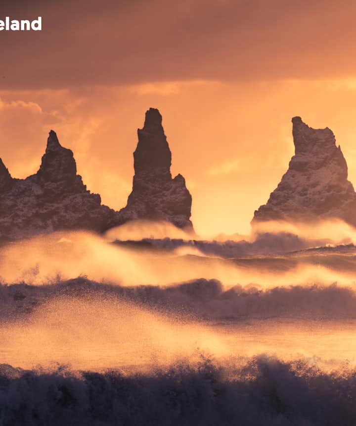 冰島Reynisdrangar岩石群