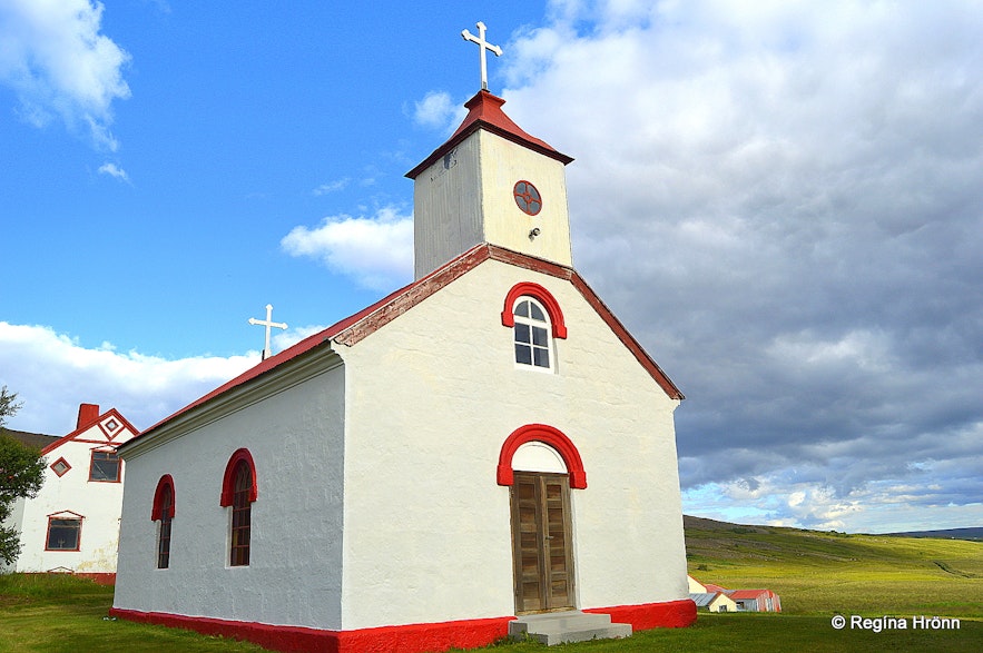 Lundarbrekka farm and Lundarbrekkukirkja church in Bárðardalur valley North-Iceland