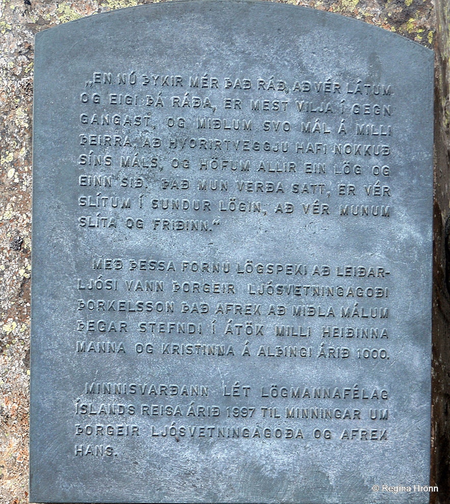 A memorial plaque for Þorgeir Ljósvetningagoði erected by Goðafoss by the Bar Association of Iceland