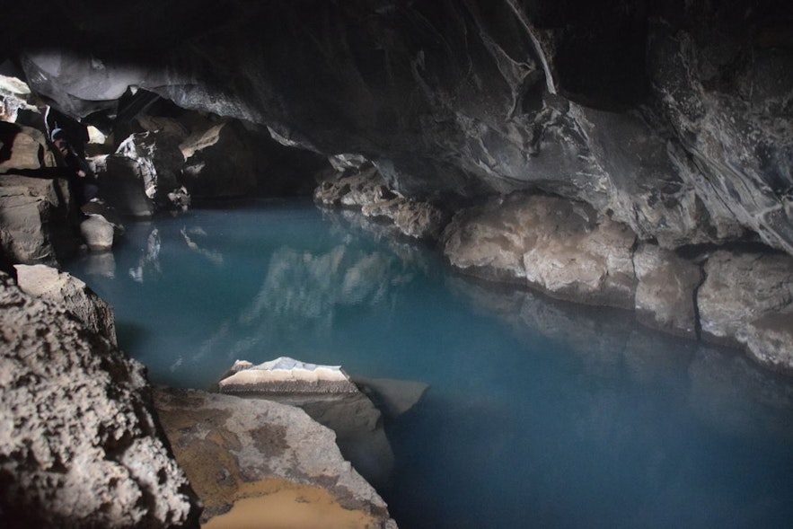 グリョタギャウという洞窟の中にある温泉