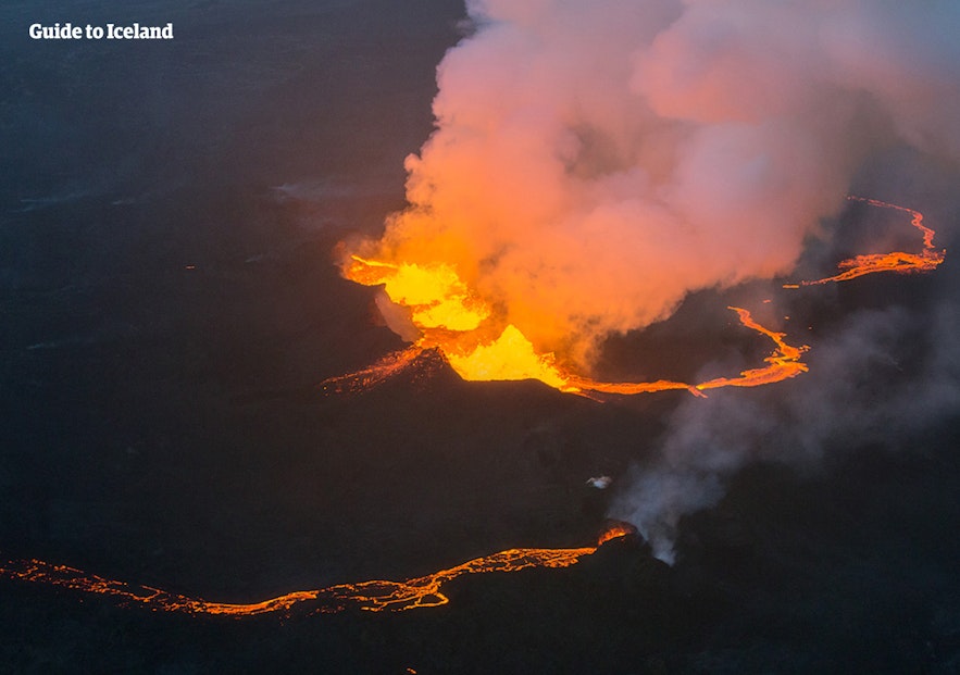 Til tross for vulkanenes utrolige kraft er det bortimot null fare for liv på grunn av lava på Island.