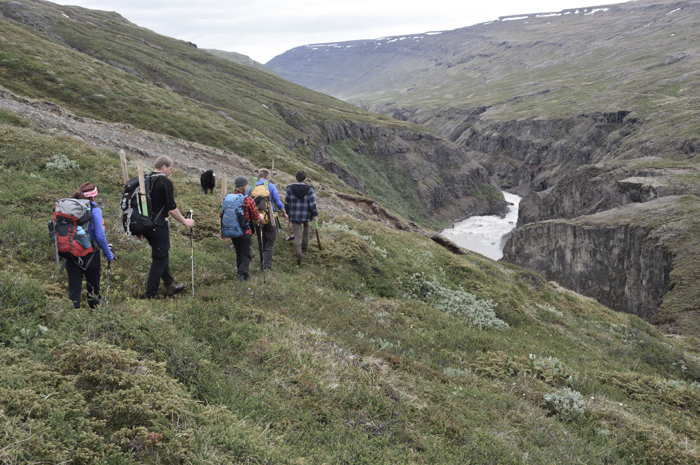 利用一天时间沿着冰岛东部冰川河旅行、用双脚感受冰岛东部的荒野魅力