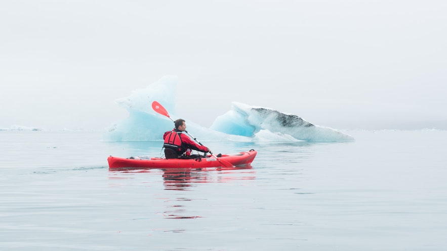 冰岛南岸杰古沙龙冰河湖皮划艇