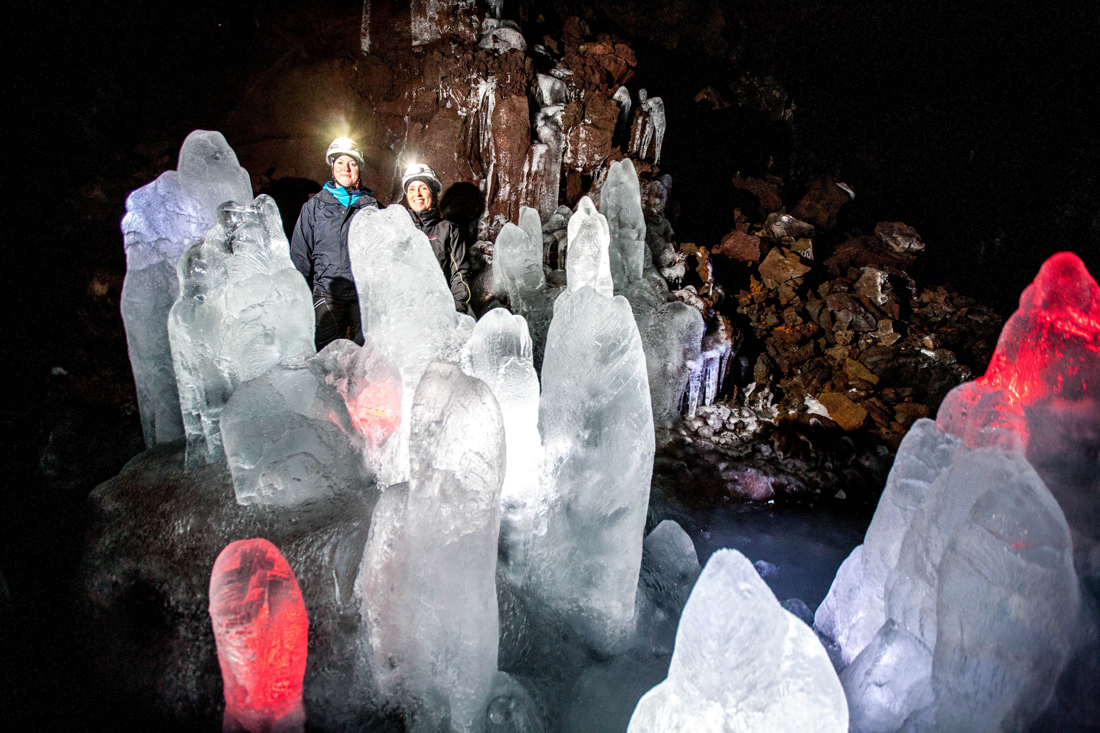 冰岛北部的Lofthellir洛夫瑟利尔岩洞内有永久冰雕