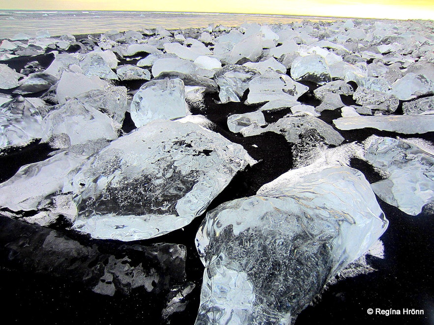 Jökulsárlón glacial lagoon - ice diamond beach