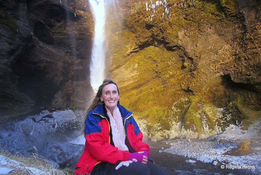 Regína in front of Kvernufoss waterfall
