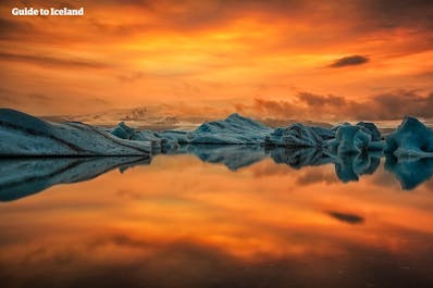 De Jokulsarlon-gletsjerlagune in Zuid-IJsland kun je zien als een kleinere versie van de gigantische ijsfjorden in Groenland.