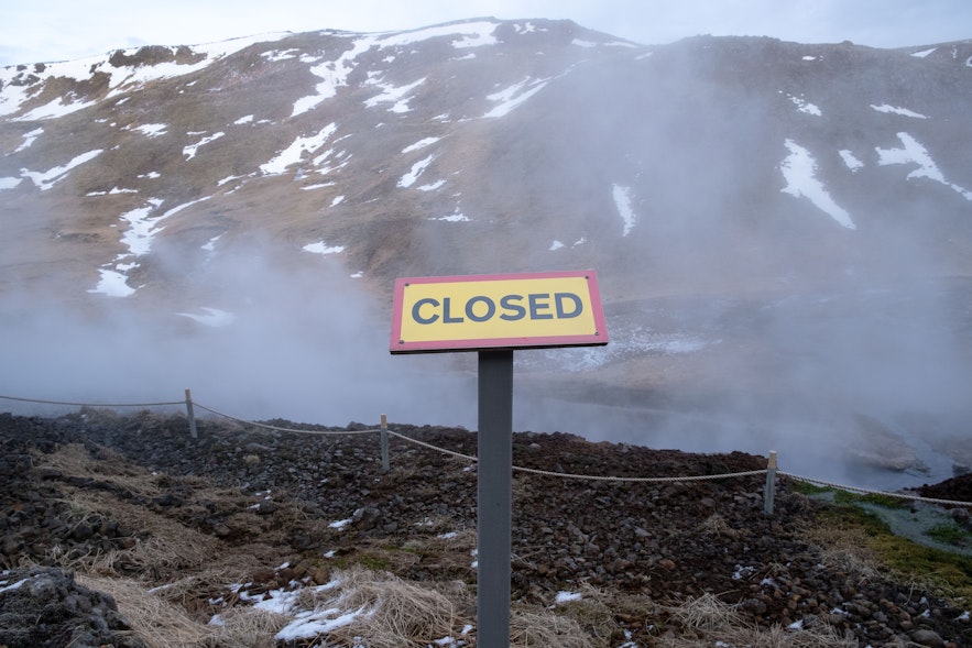 Einige Einige wenige Bereiche im Reykjadalur wurden bereits gesperrt, aber dennoch ist das Tal mit all seinen Attraktionen zu durchwandern