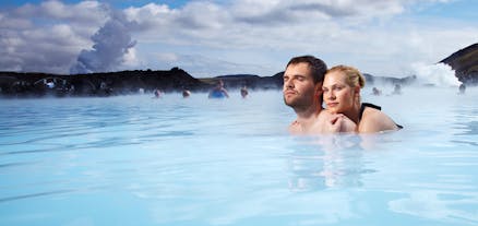 冰岛蓝湖温泉无疑是结束忙碌的游览观光一日游之后最佳的修养生息地点