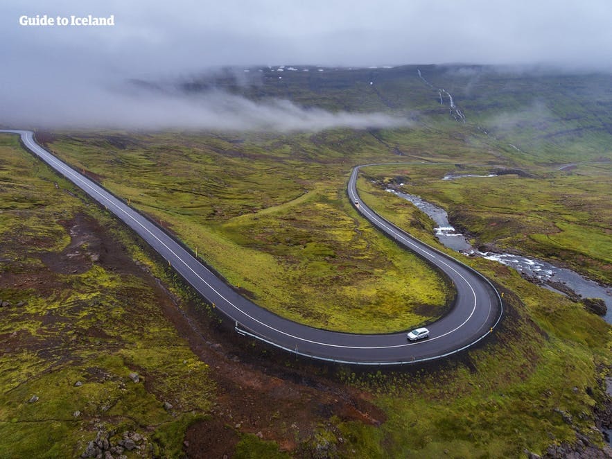 Vuokraa auto Guide to Icelandin kautta ja pääset tutustumaan helposti saaren itä-ja pohjoisosiin.
