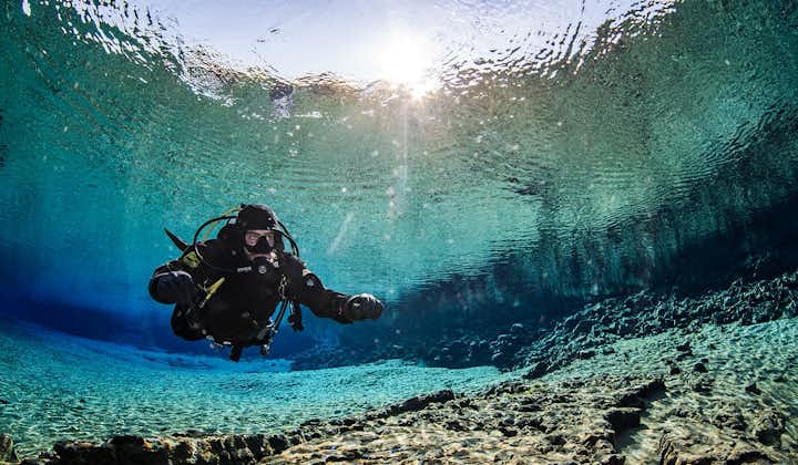 세상에서 가장 깨끗한 실프라 계곡에서 즐기는 다이빙.