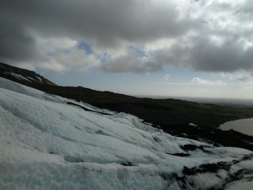 Вид с ледника Скафтафелльсйёкюдль на экскурсии в Исландии