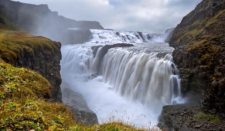 De schitterende 'Gouden Waterval', de Gullfoss waterval, die algemeen wordt beschouwd als de op één na krachtigste waterval van Europa.