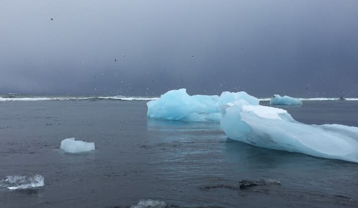 The Jökullsárlón glacier lagoon is a fascinating sight