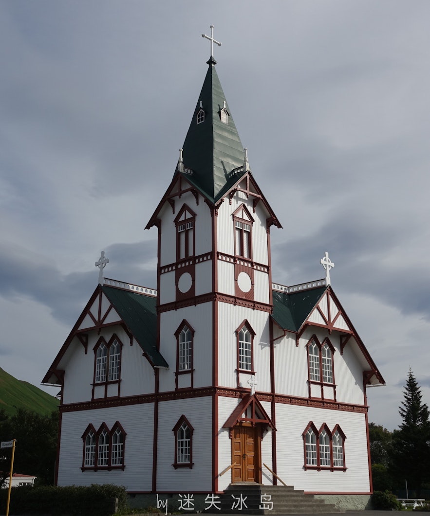 胡萨维克教堂位于冰岛北部，历史十分悠久