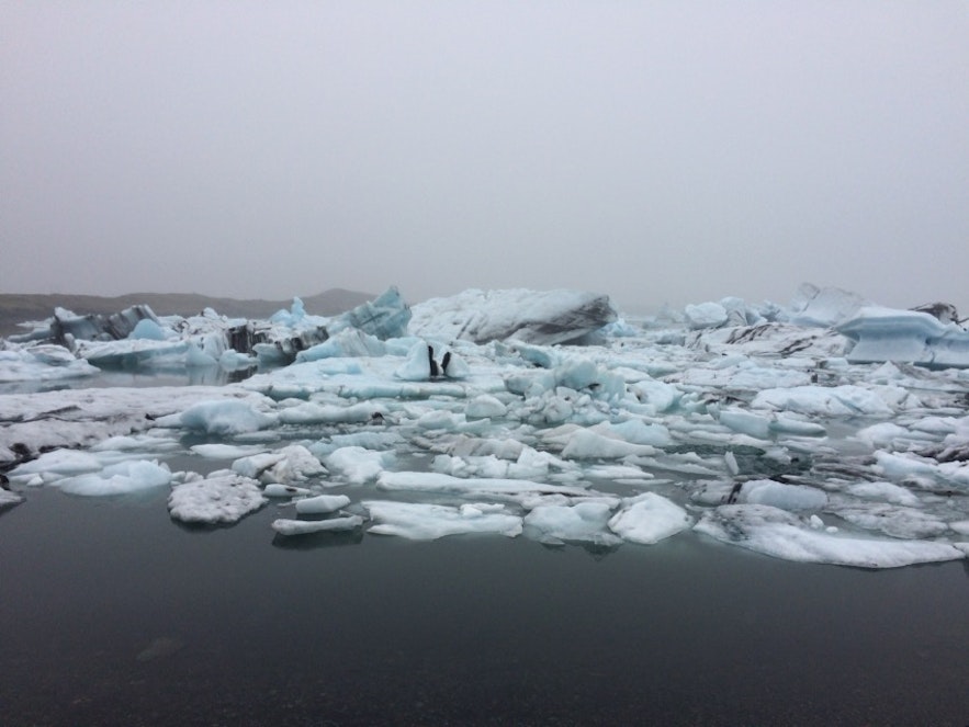 ヨークルスアゥルロゥン氷河湖の風景