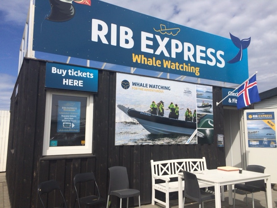 RIB Express と書かれた看板が目印