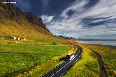 レンタカーで自由に回れるセルフドライブ・ツアーはアイスランド旅行に最適