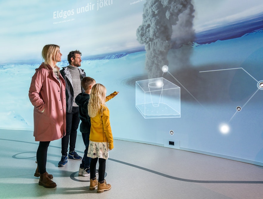 互动展厅可以学习冰川知识