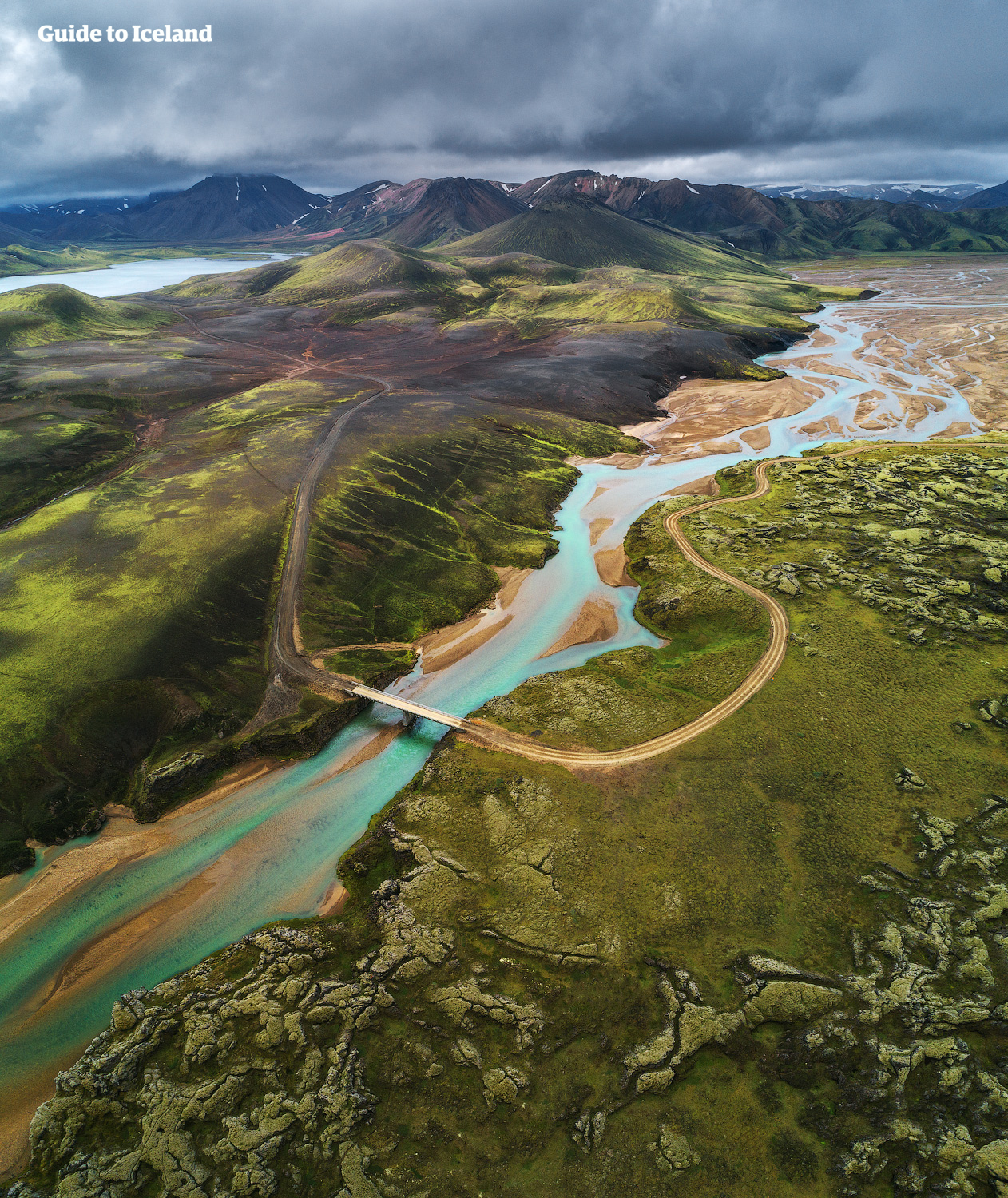 冰岛的兰德曼纳劳卡内陆高地以彩色的流纹岩火山而闻名