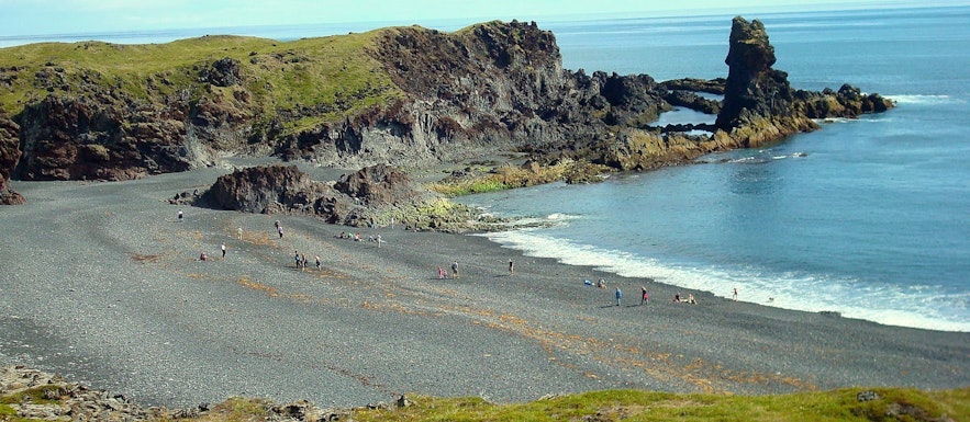 很多斯奈山半岛旅行团都包含Djupalonssandur黑沙滩