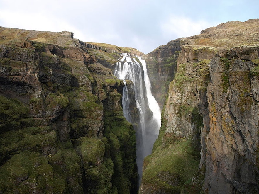 glymur waterfall in iceland, photo by Jabbi from Wikimedia Commons
