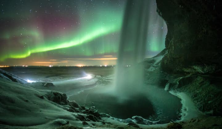 Guided 4 Hour Northern Lights Hunt with Refreshments and Transfer from Reykjavik