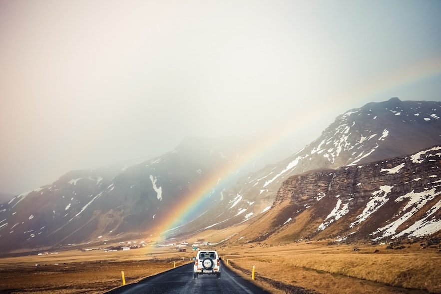 Podróżowanie samochodem po południowej Islandii.