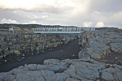 Sandvík ja mannerten välinen silta