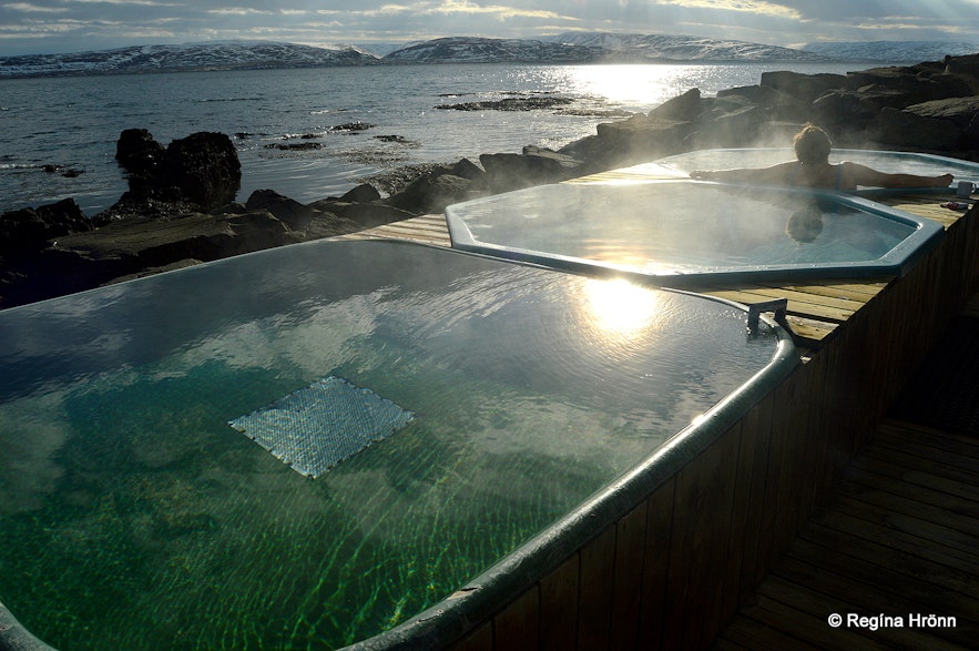 The hot tubs by the sea in Drangsnes