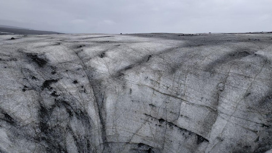 Un enorme agujero en el hielo del glaciar