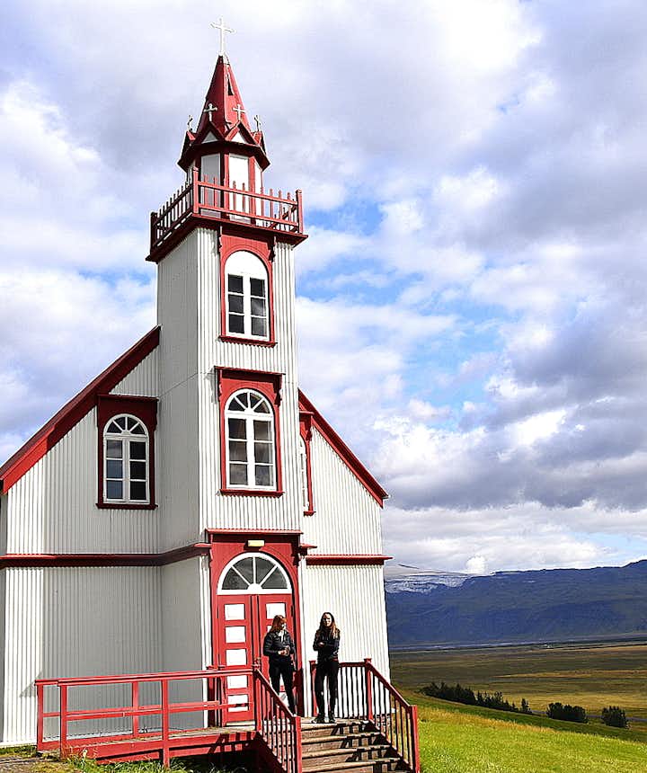The beautiful Fljótshlíð in South-Iceland - Gluggafoss and Gunnar at Hlíðarendi
