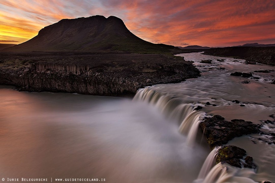 日の沈まない夏のアイスランド Guide To Iceland