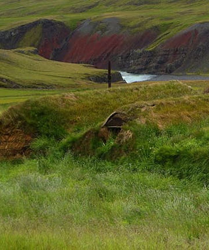 아이슬란드 북부의 티르핑스스타디르, 개인이 소유한 잔디 주택