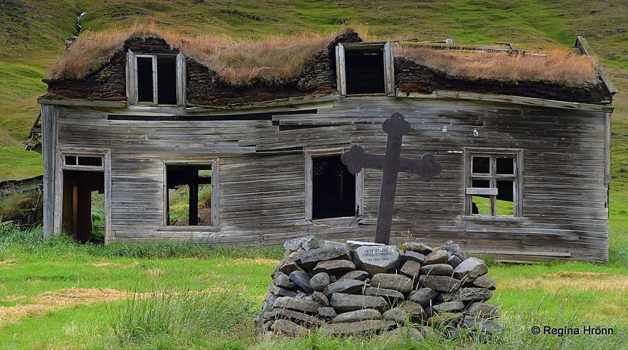 아이슬란드 북부의 브라트타흘리드 베르그스타디르 잔디 주택은 자연의 품으로 돌아가는 잔디 주택의 모습을 잘 보여줍니다