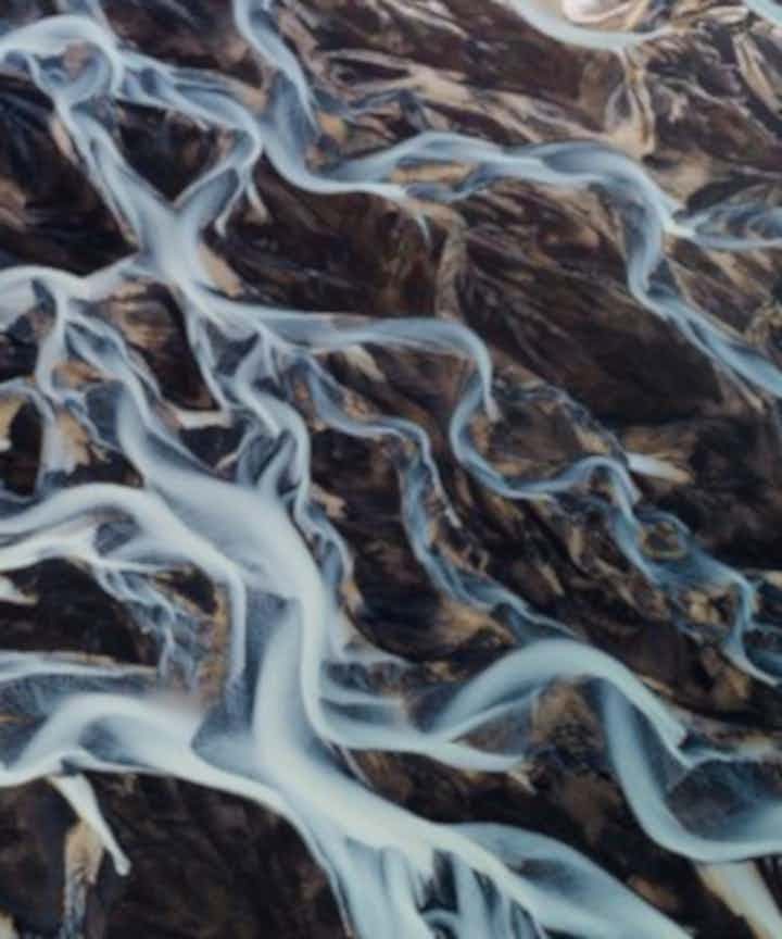 アイスランドの川を楽しむツアー