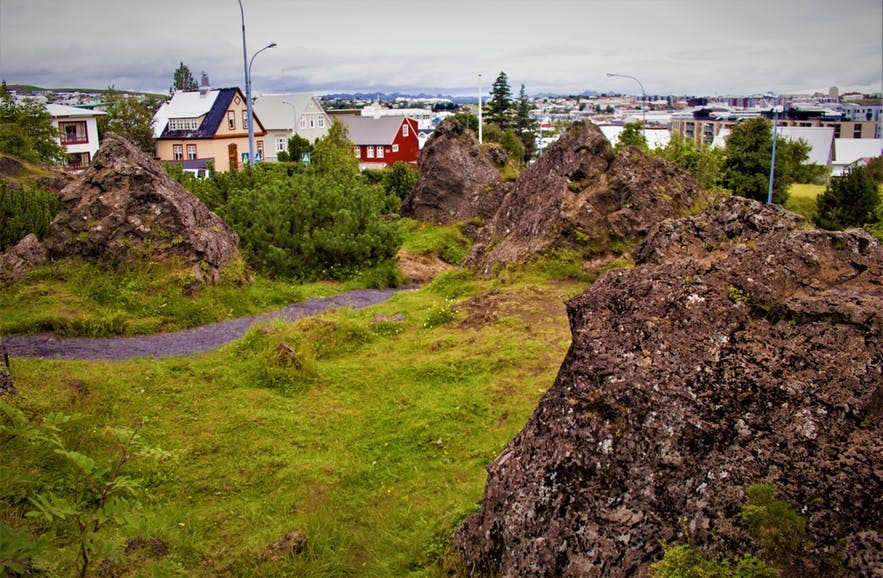 Hellisgerdi是一个位于冰岛首地区Harnarfjordur小镇的公园