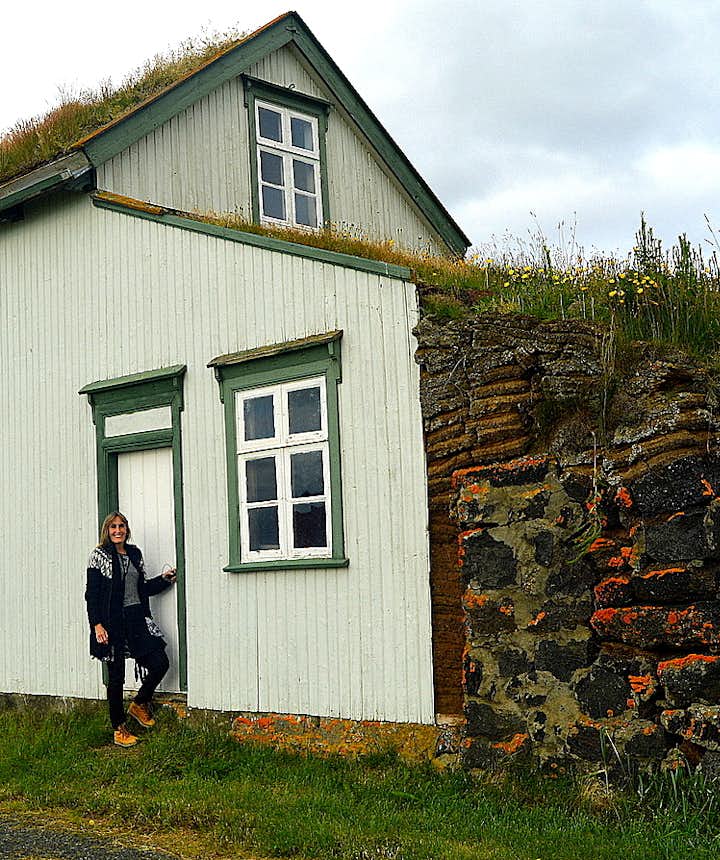 The Majestic Grænavatn Turf House at Mývatn 
