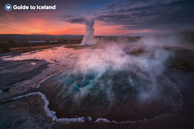 The geyser Strokkur erupts very regularly, so visitors don't need to wait long to see this great marvel at work.
