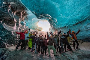 Durante un viaggio invernale di due settimane in Islanda, puoi esplorare le grotte di ghiaccio.